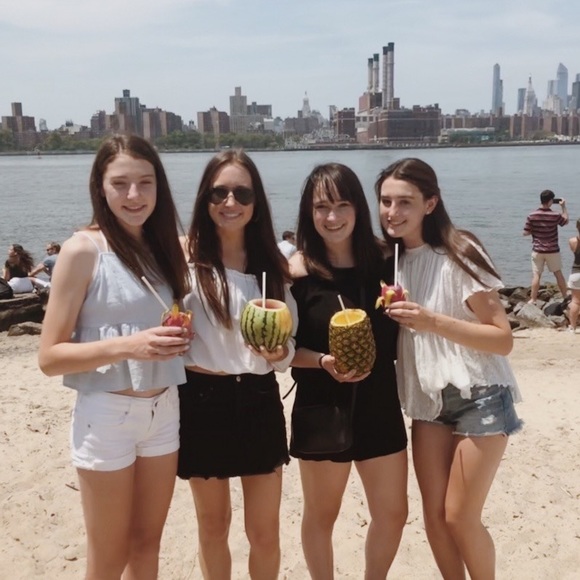 Meet your Posher, Emily - Picture 2 of 5